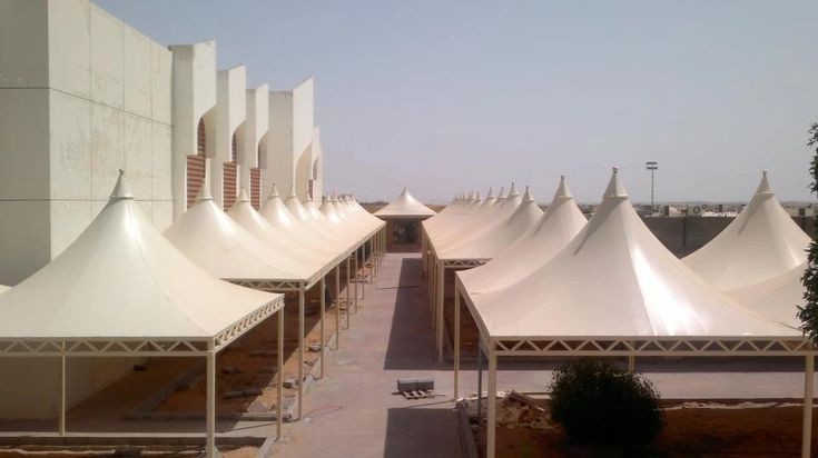 مظلات هرمية